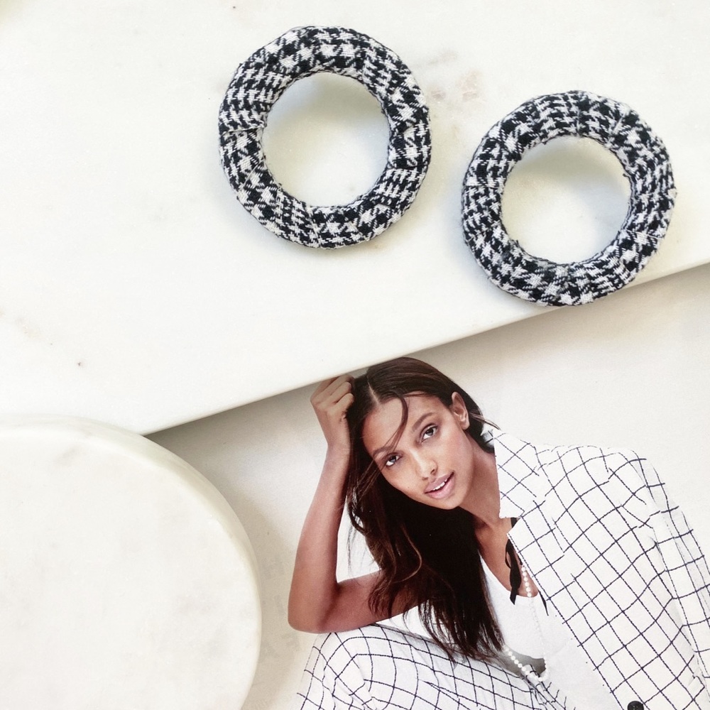 "Ingrid" Earrings || Black Houndstooth Hoop - Picture 2 of 10